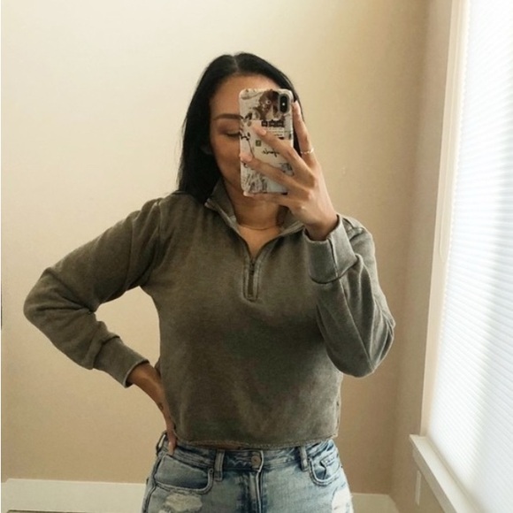 WALLFLOWER Pullover Cropped Sweatshirt - Picture 1 of 4